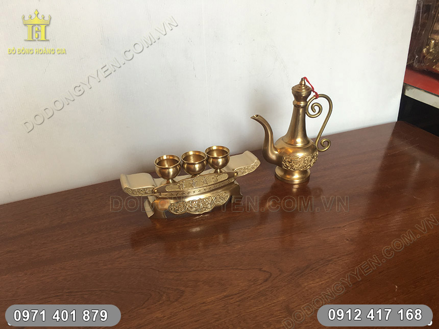 bộ ấm ch&eacute;n bằng đồng b&agrave;y b&agrave;n thờ